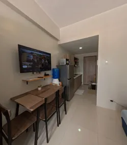 Cozy 1BR Prime World District, Near Airport, Gaisano Grand Mall, Mactan Doctor's Hospital - Image 3