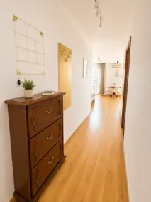 Cozy nest with free parking - Image 5