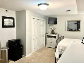 Cozy suite in the city! - Image 5