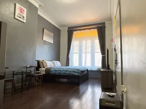 City Centre Suite 1 | Queen-Size Bed | 7 Minutes to the Airport | 5 Minutes to the World Cup Stadium - Image 5