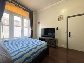 City Centre Suite 1 | Queen-Size Bed | 7 Minutes to the Airport | 5 Minutes to the World Cup Stadium - Image 4