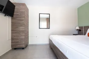 Superior 2 Bedroom Apartment - Image 5