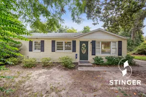10 min USMC | 5 mins to Downtown | Deck & Backyard - Image 2