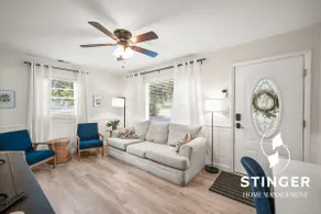 10 min USMC | 5 mins to Downtown | Deck & Backyard - Image 3