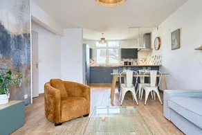 Bright apartment in hypercenter with parking - Image 3