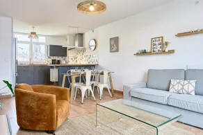 Bright apartment in hypercenter with parking - Image 4