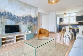 Bright apartment in hypercenter with parking - Image 2