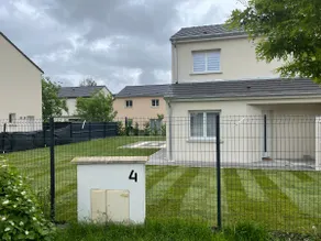 Beautiful House with Garden - Image 3