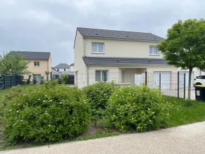 Beautiful House with Garden - Image 2