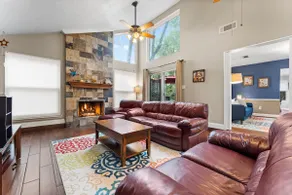 The Eagles Nest - Back to Nature Home in the Heart of The Woodlands! - Image 4