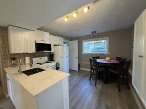 Near Golf | Fort Langley | Fireplace | Parking - Image 5
