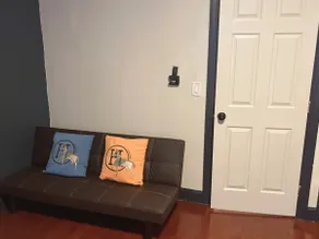 Cozy 2-Bedroom Apartment in Downtown | 10 Minutes to the Airport | 7 Minutes to Wells Fargo | Fully Equipped Kitchen | Convenient Transportation - Image 3