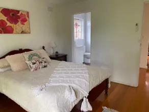 Serene 4Bed2Bath House w Parking Near Mornington Peninsula - Image 2