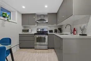 Newly renovated Peaceful Luxury Home - Mississauga - Image 3