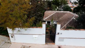 Detached apartment with pool 10 min. from airport - Image 5