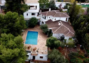 Detached apartment with pool 10 min. from airport - Image 4