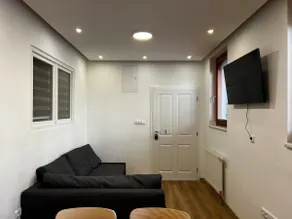 6BR • Sleeps 14 • 2 Parking • Balcony • Near Shops - Image 5