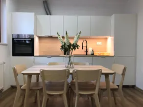 6BR • Sleeps 14 • 2 Parking • Balcony • Near Shops - Image 3