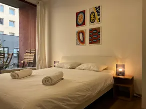 6BR • Sleeps 14 • 2 Parking • Balcony • Near Shops - Image 4