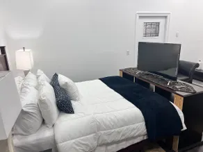 Private bachelor apartment - Image 5
