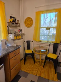 Dreamy Covered Veranda in the City (4+, AC, Yard) - Image 5