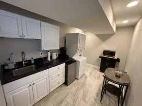 Cozy 2 bedroom, 2 bath apartment/Basement - Image 5