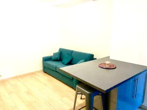 Quiet pedestrian center, 2-room apartment Balcony - Image 4