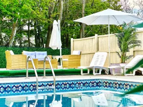 Luxury New Haven Stay • Pool, Gym & Cinema Room - Image 3