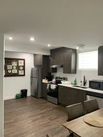 Spacious & Cozy 2 bedroom Suite - Image 5