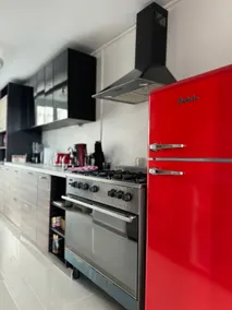 3 bedroom apartment with 3 double beds - Image 3