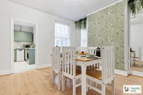 Liz's 4 Bed House: Close to the Motor Point Arena - Image 2