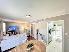 Condo with pool! MINS to beaches & Eglin AFB - Image 2