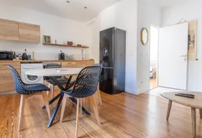 Modern city-center apartment - Image 2