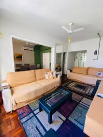 Newly renovated, two blocks from the beach. Central! - Image 3