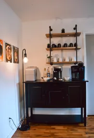 Stylish 3-bed2-bath stay with kitchen & coffee bar - Image 2