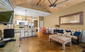 Bay Resort Pirate, Island Getaway, Parking Boat, Coastal Beach Cottage - Image 5