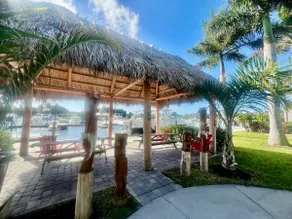 Hotel condo style, great location - Image 3