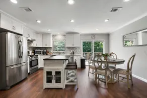 The Restful Oak - Quiet Family Home in The Woodlands - Image 4