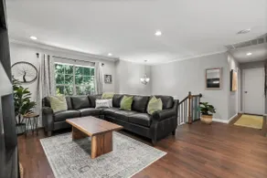 The Restful Oak - Quiet Family Home in The Woodlands - Image 3