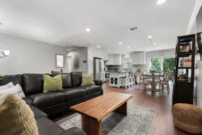 The Restful Oak - Quiet Family Home in The Woodlands - Image 2
