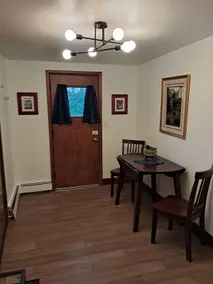 Charming 1-Bedroom Upper Duplex - Image 4