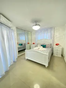 2 min to beach | Near Ocean World | 8 guests - Image 3