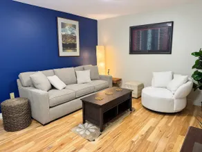 Cozy 1 Bedroom Ground Level Apartment - Image 3