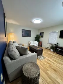 Cozy 1 Bedroom Ground Level Apartment - Image 5