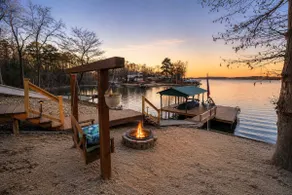 Grand Lake Escape: Serenity Meets Space - Image 3
