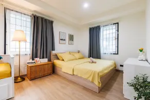 Entire 3BR Family Home w/ Kitchen & BBQ & Parking - Image 3
