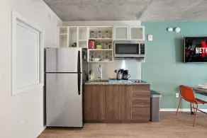 Premium Downtown Condo with Resort Level Ameniti99 - Image 4