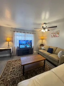 3 Bedroom Town home - Max 8 Guests - Image 2