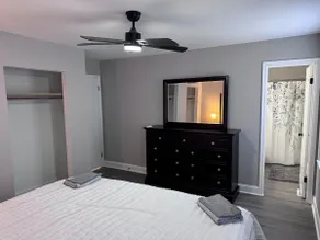 3 Bedroom Town home - Max 8 Guests - Image 4