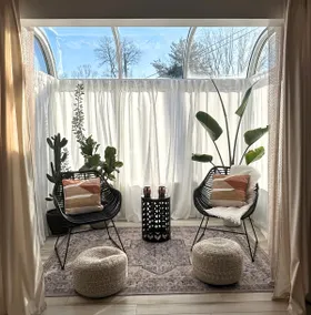 Bright Sunroom, Giant Sectional, 5 Min IU, Parking - Image 4